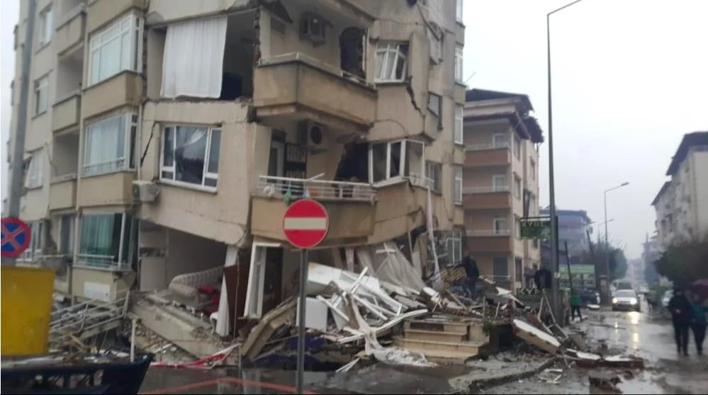 Bir mahalle böyle yerle bir oldu! İşte depremin yıktığı Hatay ve Kahrama galerisi resim 8