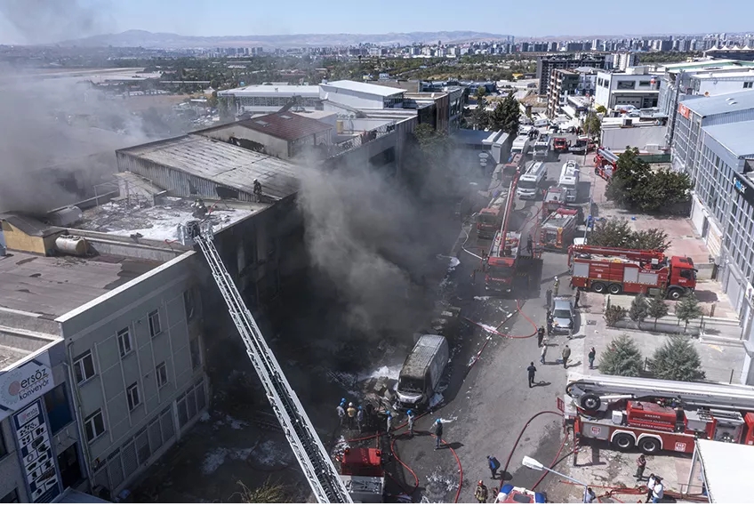 Ankara'da felaket...Güvenlik güçleri vatandaşları zor zapt etti... galerisi resim 3