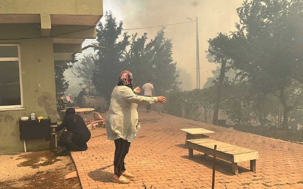 İzmir'de ki yangın galerisi resim 1