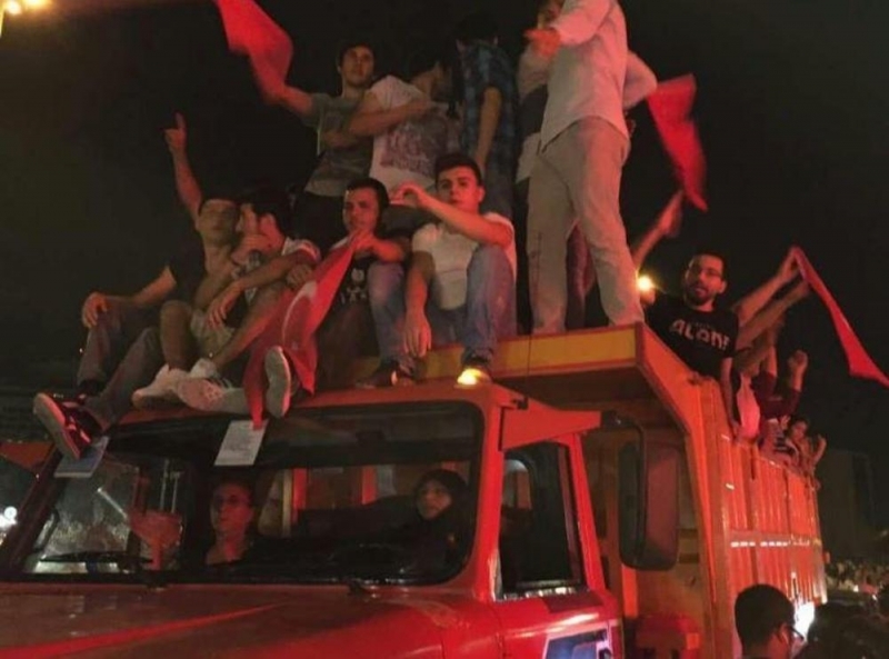 15 Temmuz Darbe Girişiminin Ardından Akıllardan Hiç Çıkmayacak Kareler galerisi resim 2