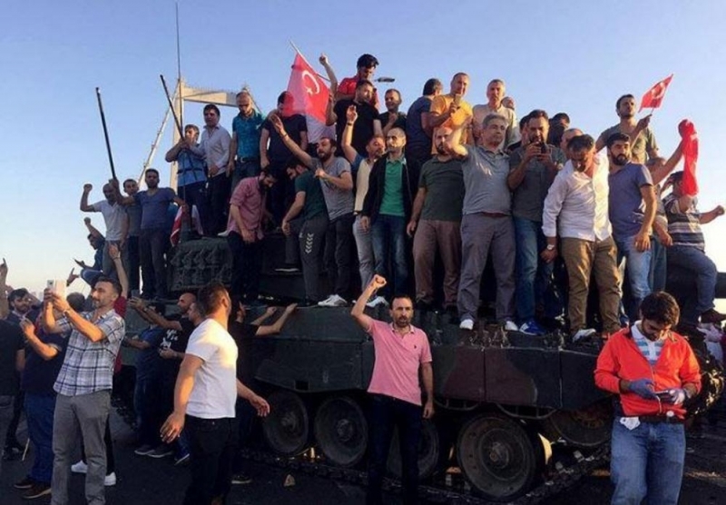 15 Temmuz Darbe Girişiminin Ardından Akıllardan Hiç Çıkmayacak Kareler galerisi resim 5