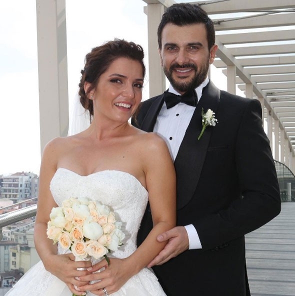 İki yıllık beraberlikte mutlu son! Ünlü çift nikah masasına oturdu! galerisi resim 10