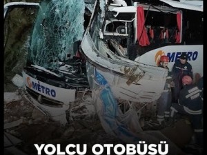 Yolcu Otobüsü Kamyona Çarptı