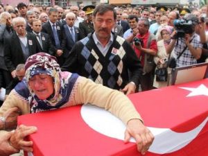 Şehit Aileleri Yavrularını Bırakamadı.. Hangi Anne Baba Bırakır Söyleyin