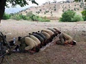 OPERASYON ÖNCESİ CEMAAT HALİNDE NAMAZ KILDILAR