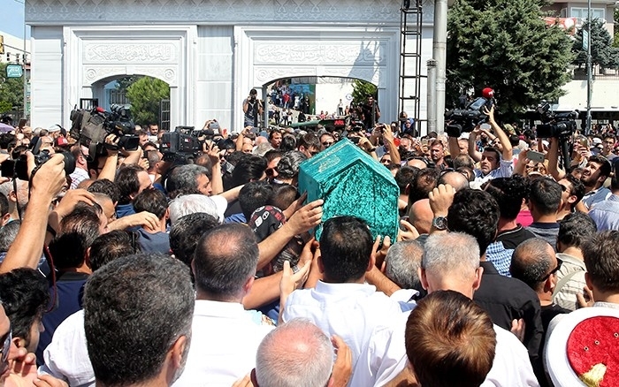 Vatan Şaşmaz'ın cenaze töreninden acı kareler galerisi resim 19