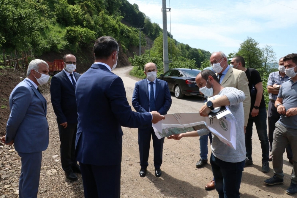 Çiçek İçin Yolun Güzergahını Değiştirdiler galerisi resim 1