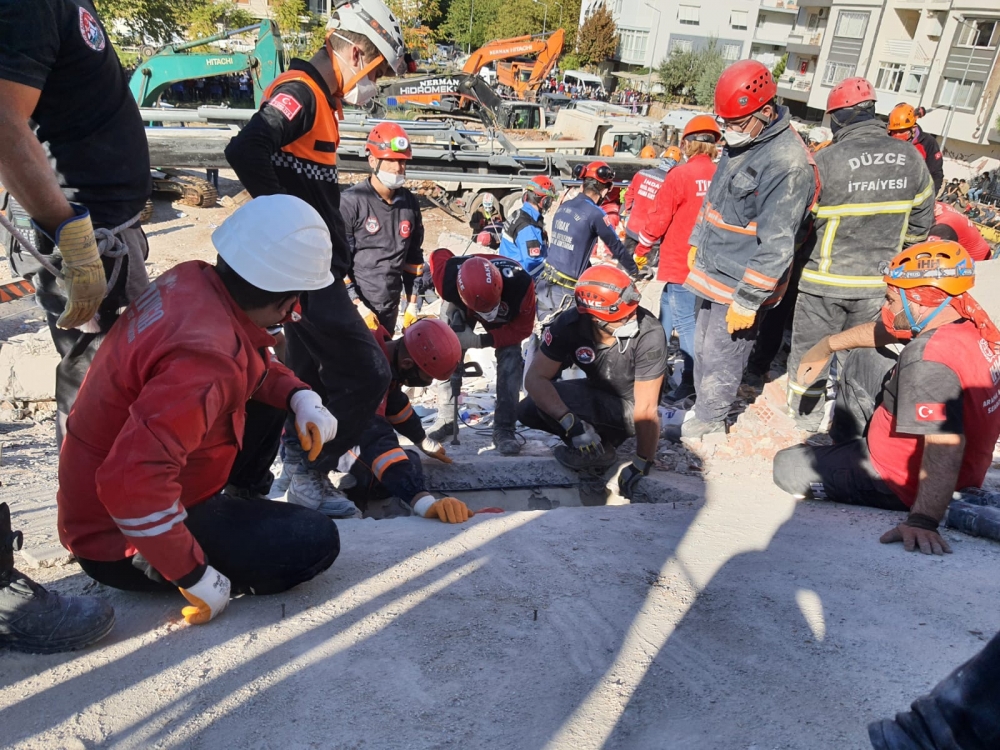 Deprem Bölgesindeki Son durum galerisi resim 5