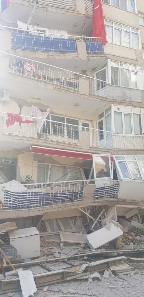 İzmir'de deprem sonrası gökyüzünde dikkat çeken görüntü galerisi resim 3