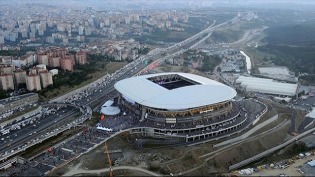 Dev Derbi Öncesi TT Arena'da Bomba Alarmı...! galerisi resim 1