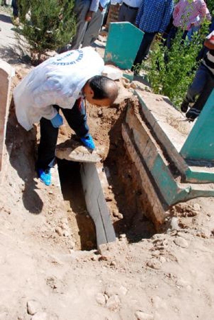 Yaşıyor Dediler Cesedi Mezardan Çıkardılar! galerisi resim 4