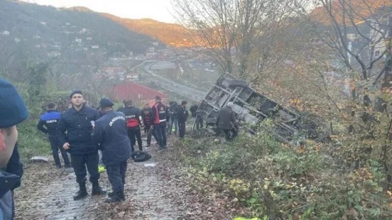 Öğrencilerin bulunduğu servis galerisi resim 2