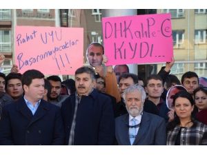 AK Partili Gençlerden Şehit Savcı Mehmet Selim Kiraz İçin Sessiz Protesto Eylemi