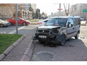 Kayseri’de Trafik Kazası: 2 Yaralı