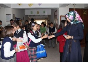 Erzincan’da Yüzlerce Kırtasiye Seti Öğrencilere Dağıtıldı