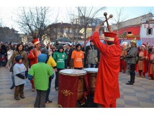 Otistik Çocuklar Yararına Açılan Kermes "Mehter"le Sona Erdi