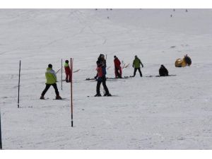 Görme Engelliler Kayak Korkusunu 1 Saatte Yendi