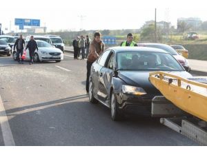 Zincirleme Kazaya Biri Yolcu Otobüsü, Biri Polis Otomobili Olmak Üzere 4 Araç Karıştı