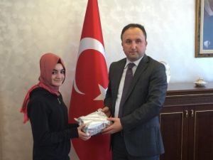 Esma Nur, Dubai’deki Resim Yarışmasında Türkiye’yi Temsil Edecek