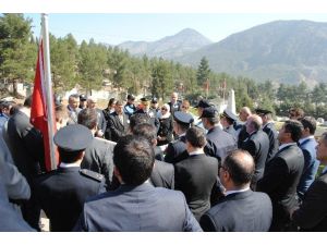 Amasya’da Polisler Kurban Kestirip Şehitlikte Dua Etti