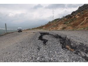 Sincik-kahta Karayolu Yolu Çöktü