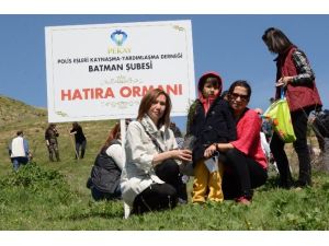 Polis Eşleri Fidan Dikti