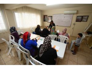 Bayraklı’da Vatandaşların Okuma Yazma Sevinci