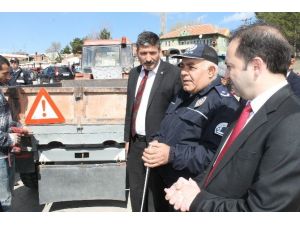 Akdağmadeni İlçesinde Traktör Sürücülerine Reflektör Dağıtıldı