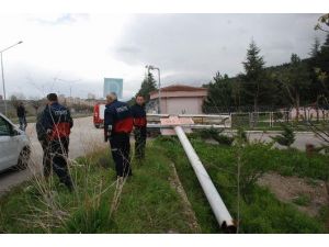 Tokat’ta Şiddetli Rüzgar Hayatı Olumsuz Etkiledi