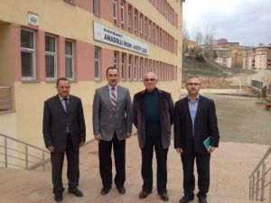 Bayburt İlahiyat Fakültesi Dekanı Prof. Dr. Nasrullah Hacımüftüoğlu Anadolu İmam Hatip Lisesini Ziyaret Etti