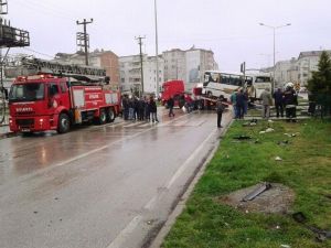 Samsun’da Öğrenci Servisi İle Tır Çarpıştı