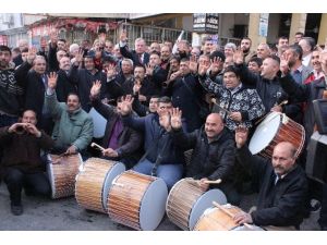 AK Partili Adaydan Ankara’ya ‘Rabia’ İşaretli Selam