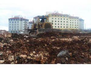 Çamurlu Mahallesi’nde Yol Açma Çalışmaları Başladı