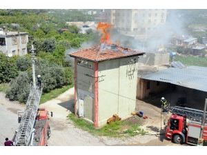 Gürültüyle Patlayan Trafo Yandı