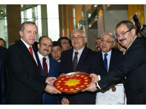 Cumhurbaşkanı Erdoğan’a Forslu Baklava Sürprizi