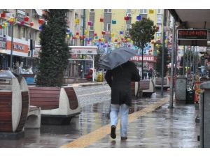 Fırtınayla Gelen Yağmur Vatandaşlara Zor Anlar Yaşattı