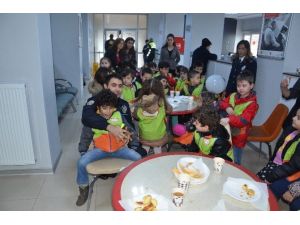 Anaokulu Öğrencileri Polis Oldu, Ekipleri Olaya Gönderdi