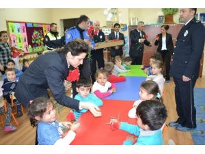 Çerkezköy Polisinden Öğrencilere Hediye