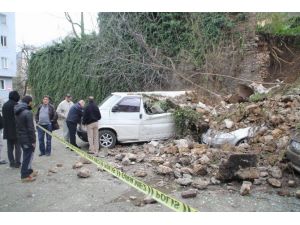 Çöken İstinat Duvarı 6 Otomobili Hurdaya Çevirdi, Dehşetin İzleri Gün Aydınlanınca Ortaya Çıktı...