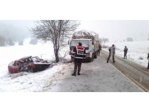 Karabük’te Trafik Kazası: 1 Ölü 2 Yaralı