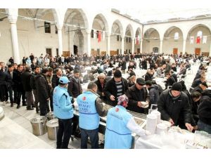 Diyanet Vakfı’ndan Kocatepe Camii’nde Kutlu Doğum Aşı İkramı