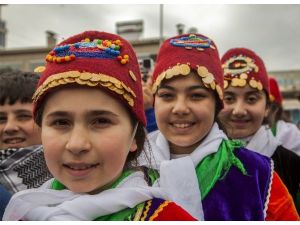 Davul Zurna Eşliğinde Yürüdüler