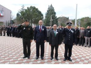 Gördes’te Dev Türk Bayrağı Polis Haftası’nda Göndere Çekildi