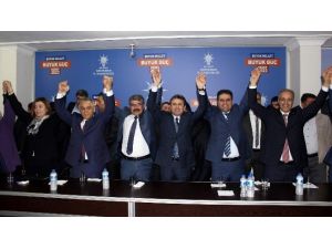 AK Parti’ler Adaylarını Bağrına Bastı