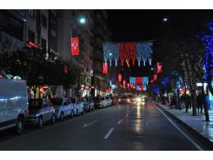 Manisa Caddeleri Türk Bayrakları İle Aydınlandı