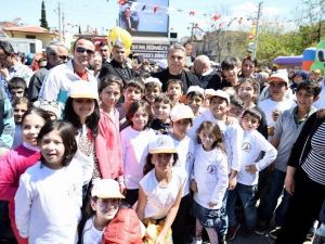 Başkan Uysal, Sokak Şenliğine Katıldı