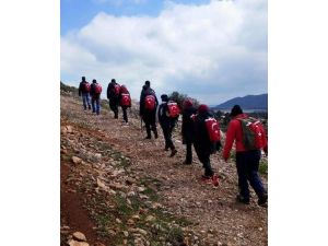 Omuzlarında Türk Bayrağıyla Polis İçin Yürüdüler