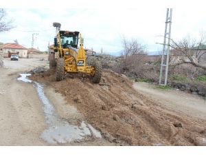 Karacaviran Mahallesinde Yol Çalışması