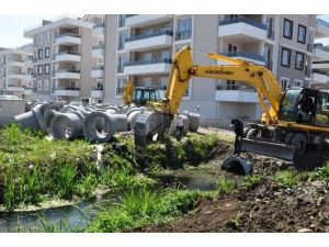 Zeytinli Mahallesi’nde Yağmur Suyu Hattı Döşeniyor