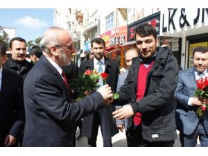 Yozgat Müftülüğü Vatandaşlara Gül Ve Kitap Dağıttı